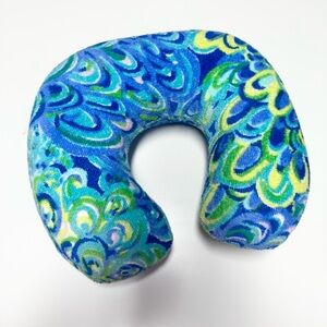 NWOT Lilly Pulitzer Lagoon Memory Foam Neck Pillow